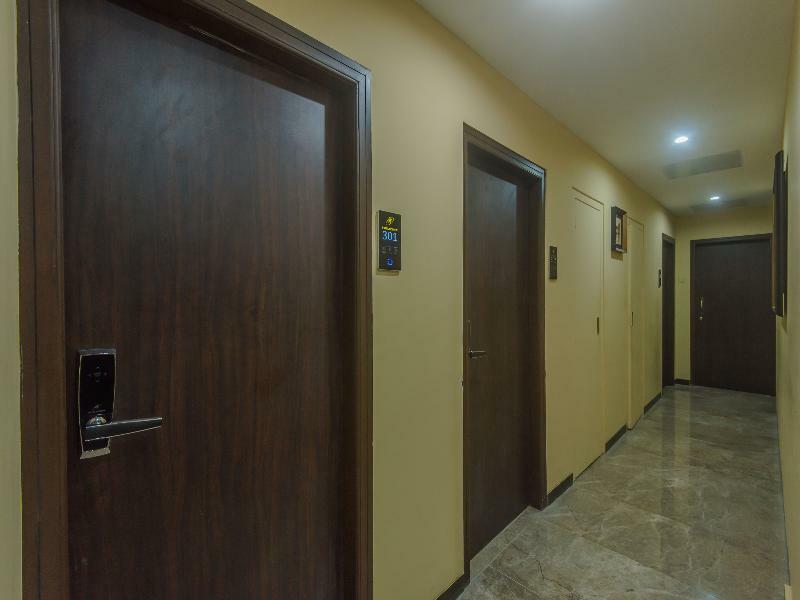 Oyo Flagship 15439 Colaba Hotel Мумбай Екстериор снимка